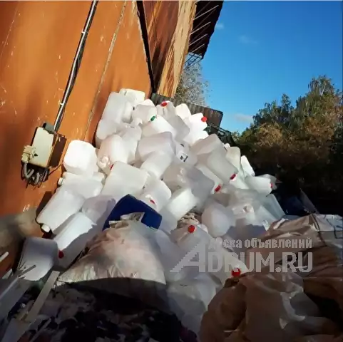 Канистра пластиковая в Москвe