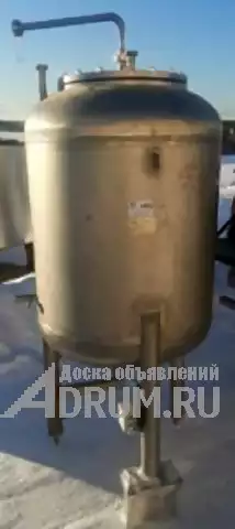 Емкость нержавеющая, объем — 0,5 куб.м., вертикальная, инв 1492, в Москвe, категория "Оборудование, производство"