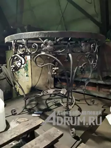 Круглый Стол из кованого металла виноградная лоза, Санкт-Петербург